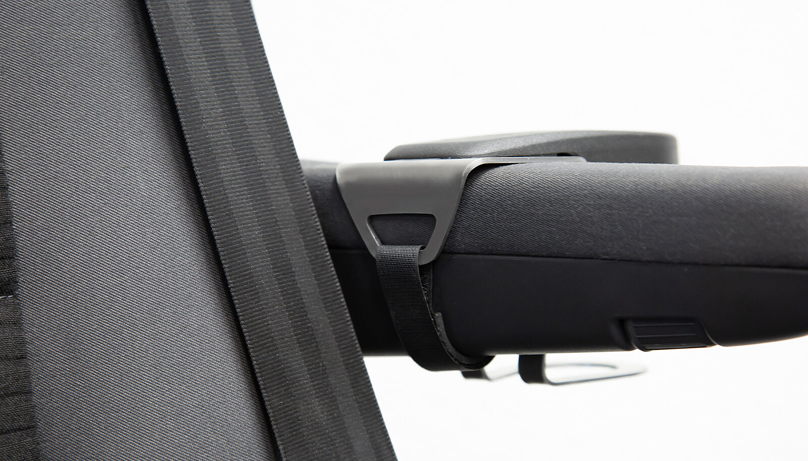Cupholder B58 von hinten auf schmaler Armlehne